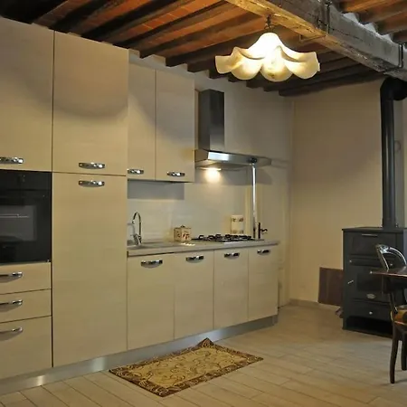 Cosy Town Apartment Sassetta
